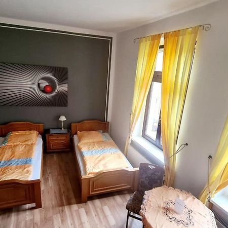 באד פריינוואלדה Hotel-Garni "Zum Loewen" מראה חיצוני תמונה